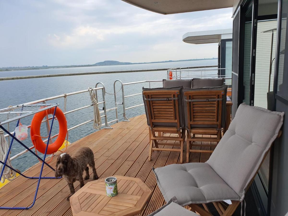 Hausboote Marina Braunsbedra Villa ภายนอก รูปภาพ