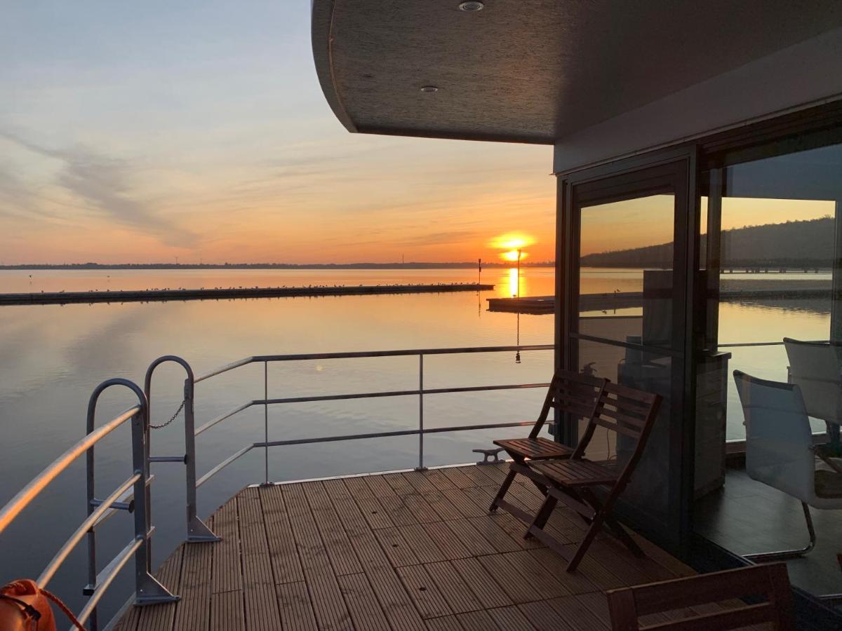 Hausboote Marina Braunsbedra Villa ภายนอก รูปภาพ